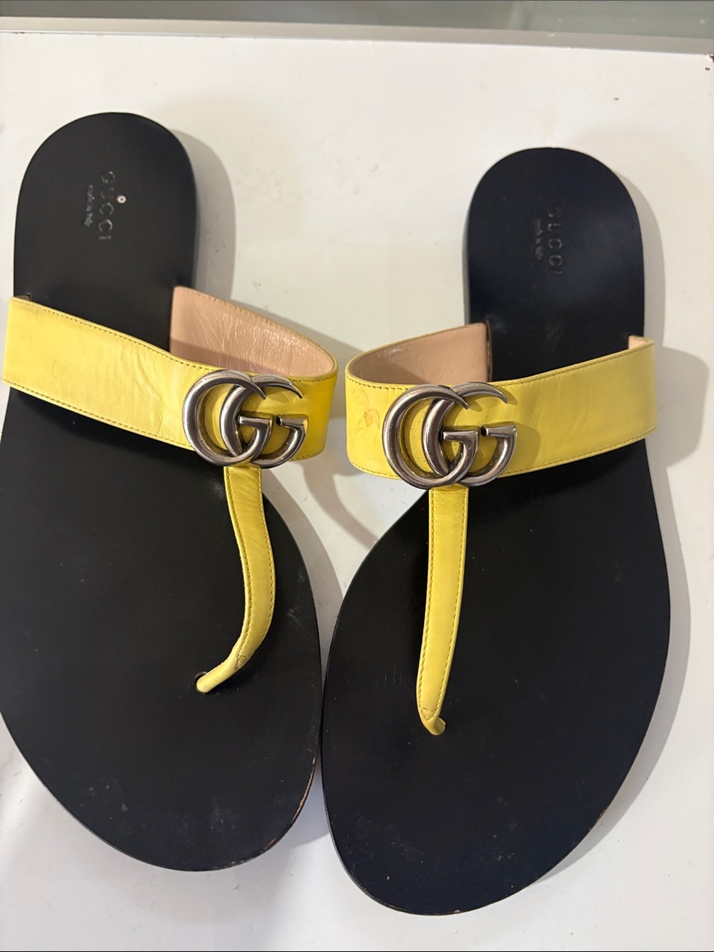Gucci Yellow Leather GG Thong Sandals with Black Footbed